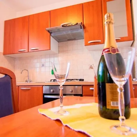 Wunderschoenes In Mit Eigenem Balkon Apartman *