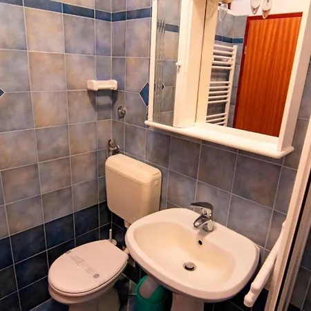 Wunderschoenes In Mit Eigenem Balkon * Pula