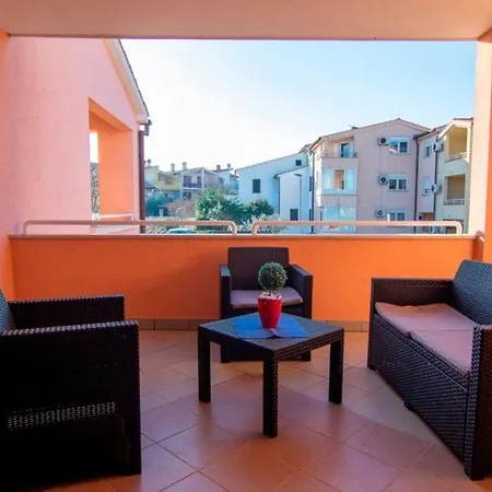 Apartment Wunderschoenes In Mit Eigenem Balkon Pula